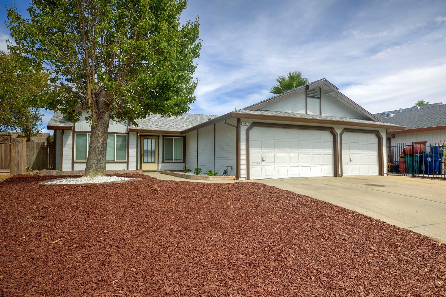 Detail Gallery Image 1 of 1 For 7962 Cresentdale Way, Sacramento,  CA 95823 - 3 Beds | 2 Baths