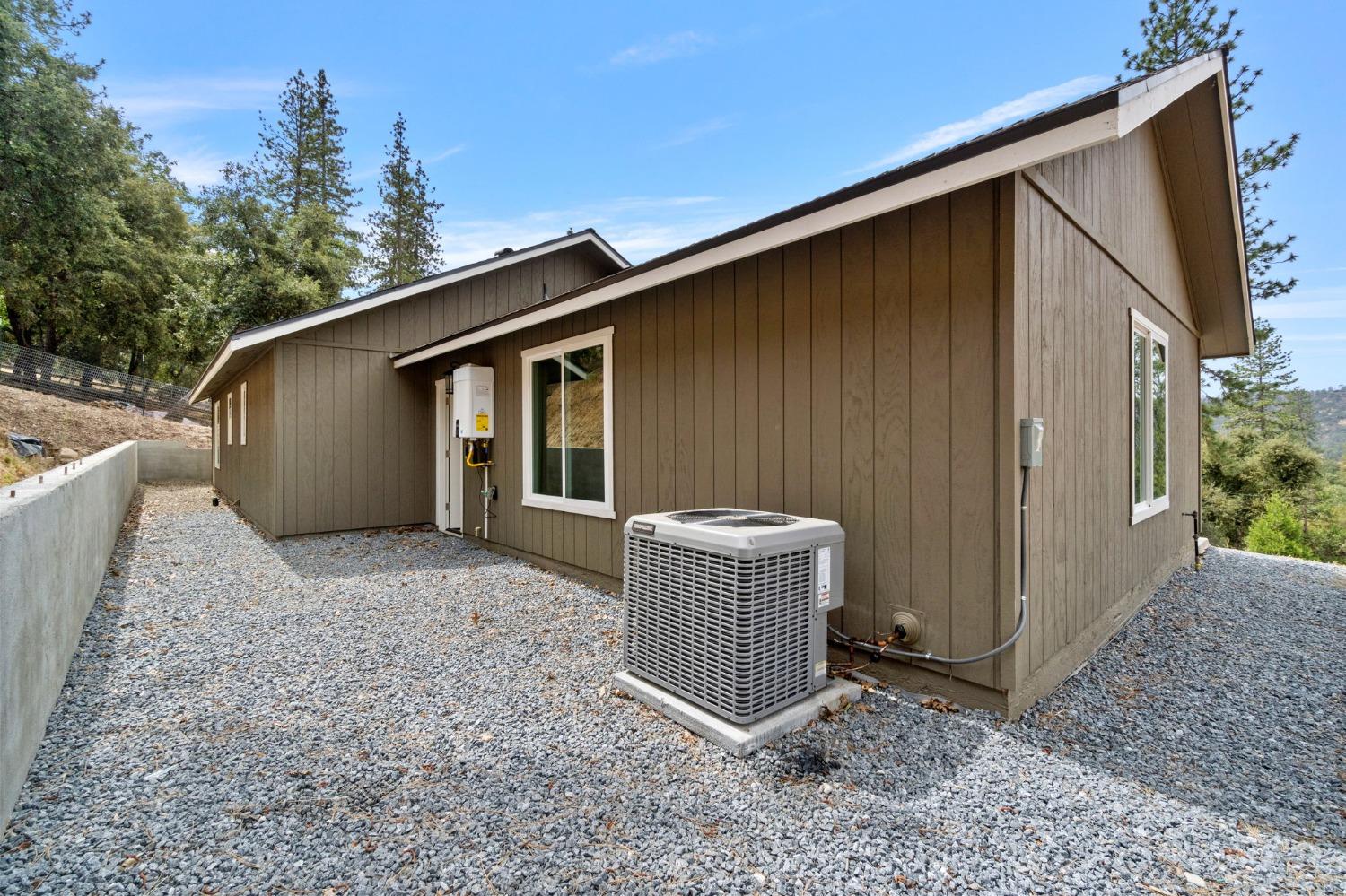 E Sugar Pine Drive, Oakhurst, California image 21