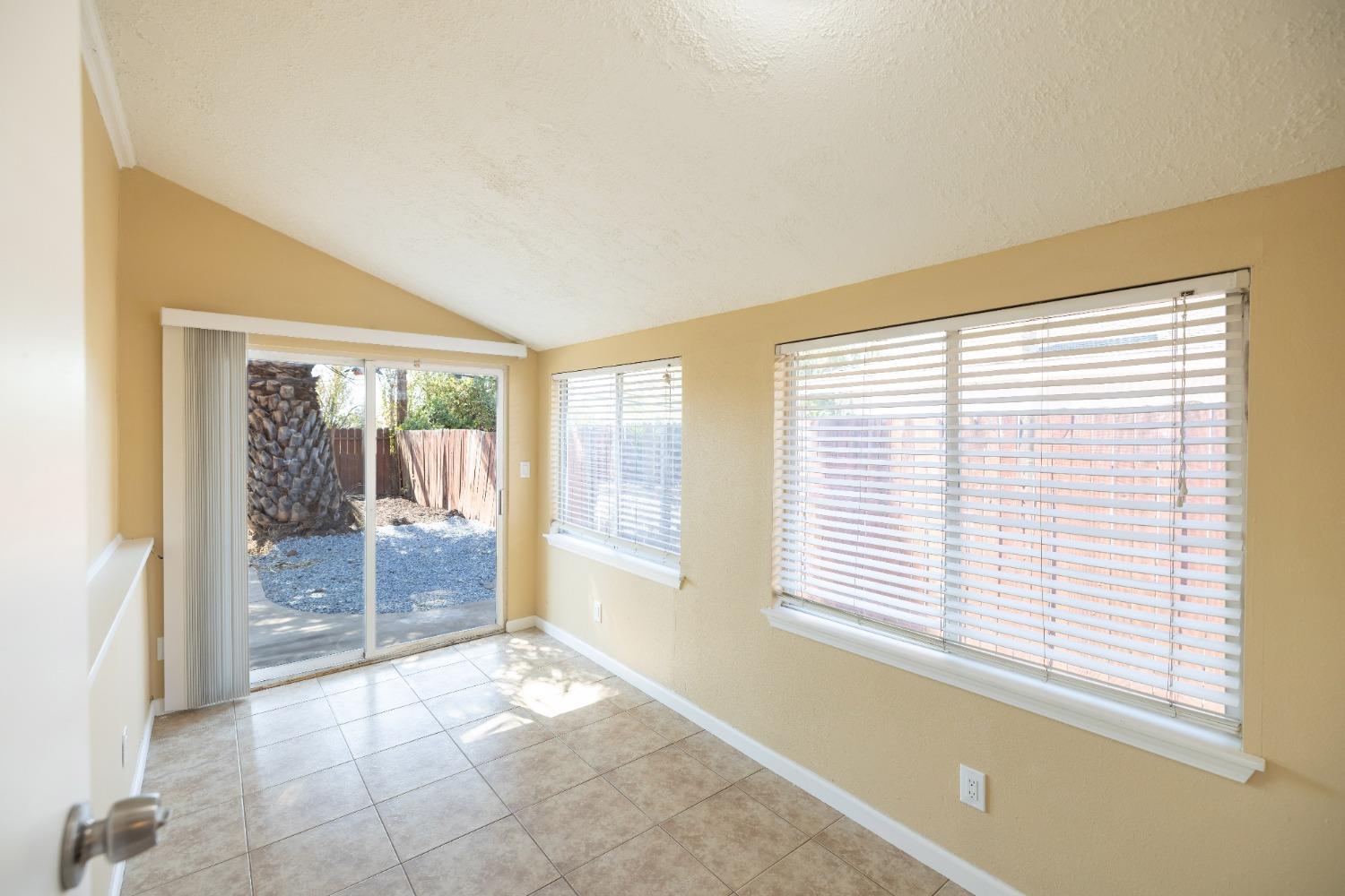 Detail Gallery Image 12 of 34 For 5336 Verner Ave, Sacramento,  CA 95841 - 3 Beds | 2 Baths