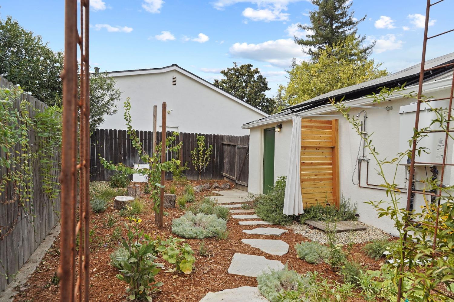 Detail Gallery Image 36 of 39 For 5290 I St, Sacramento,  CA 95819 - 3 Beds | 1/1 Baths