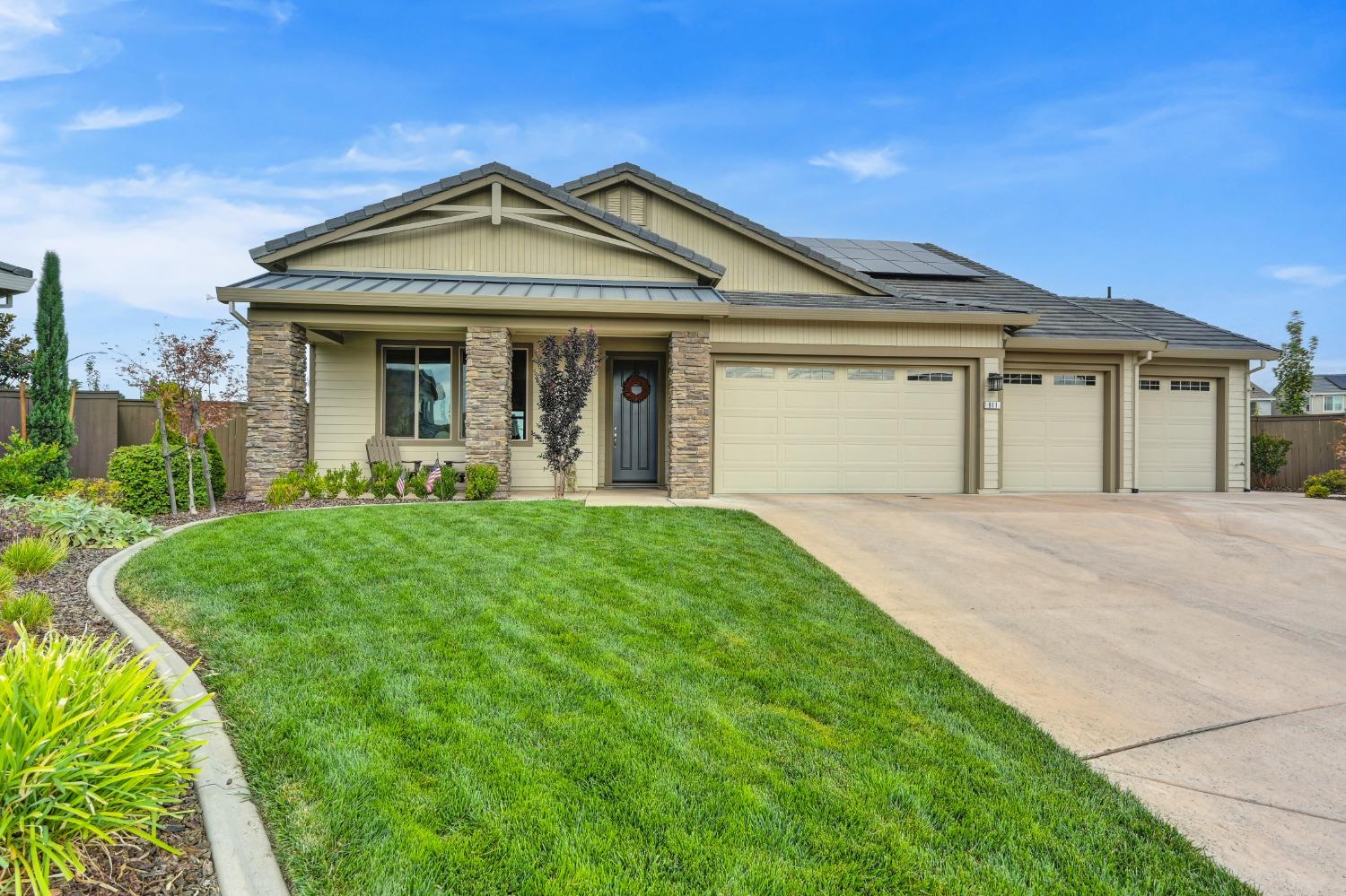 Detail Gallery Image 1 of 60 For 811 Broken Bit Ct, Rocklin,  CA 95765 - 4 Beds | 3/2 Baths