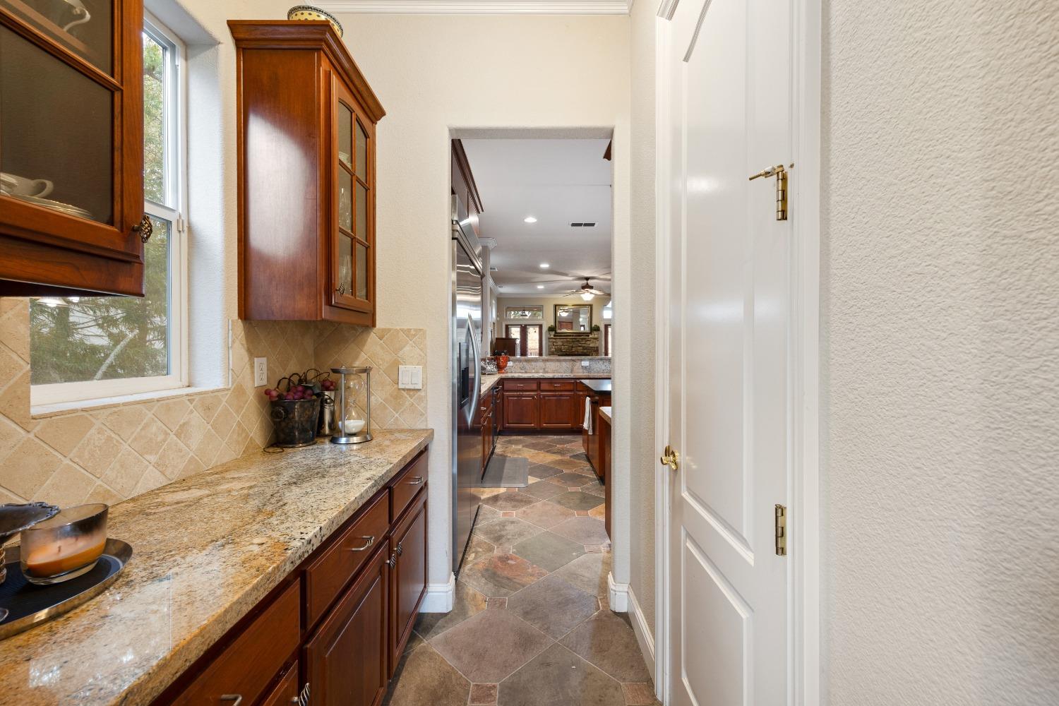 Detail Gallery Image 17 of 48 For 7724 Silva Ranch Way, Sacramento,  CA 95831 - 4 Beds | 4 Baths