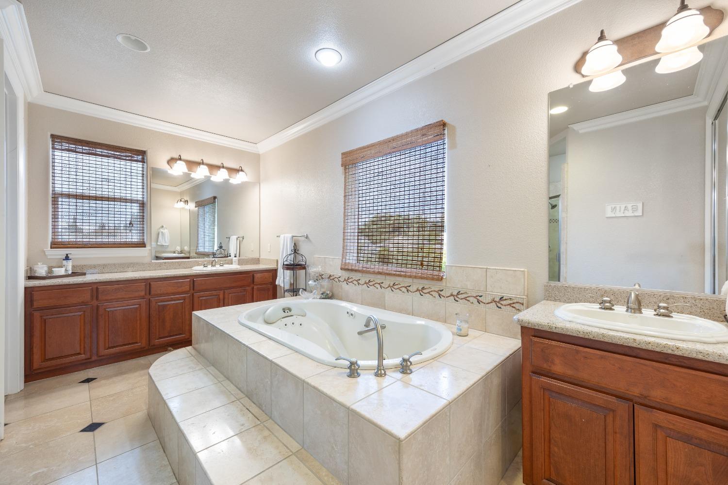 Detail Gallery Image 31 of 48 For 7724 Silva Ranch Way, Sacramento,  CA 95831 - 4 Beds | 4 Baths