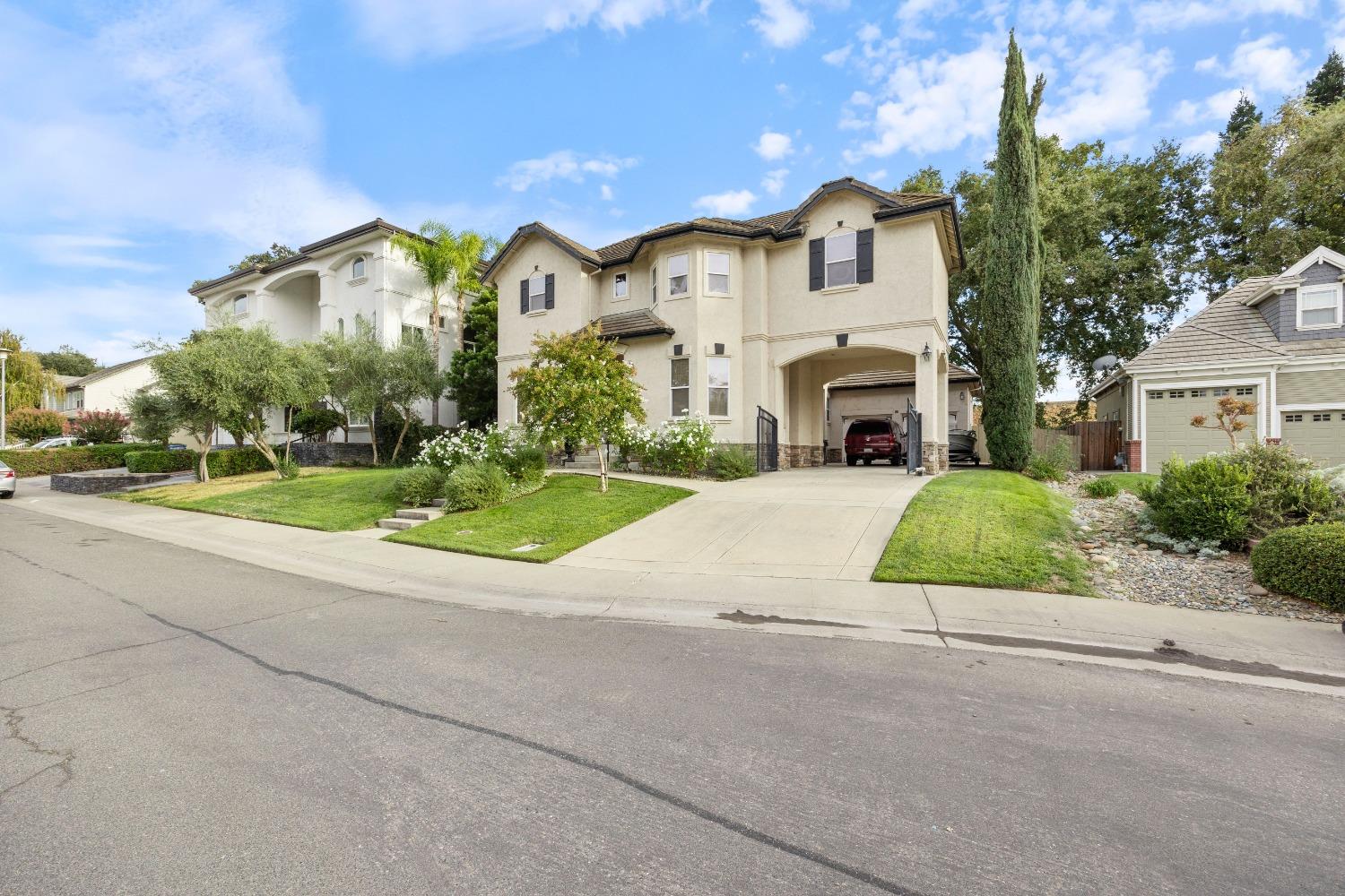 Detail Gallery Image 5 of 48 For 7724 Silva Ranch Way, Sacramento,  CA 95831 - 4 Beds | 4 Baths