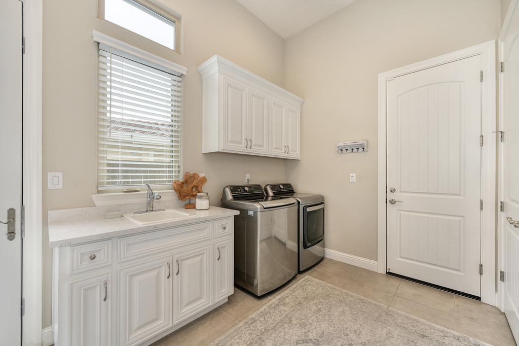 Detail Gallery Image 29 of 82 For 4003 Reni Ct, El Dorado Hills,  CA 95762 - 3 Beds | 3/1 Baths