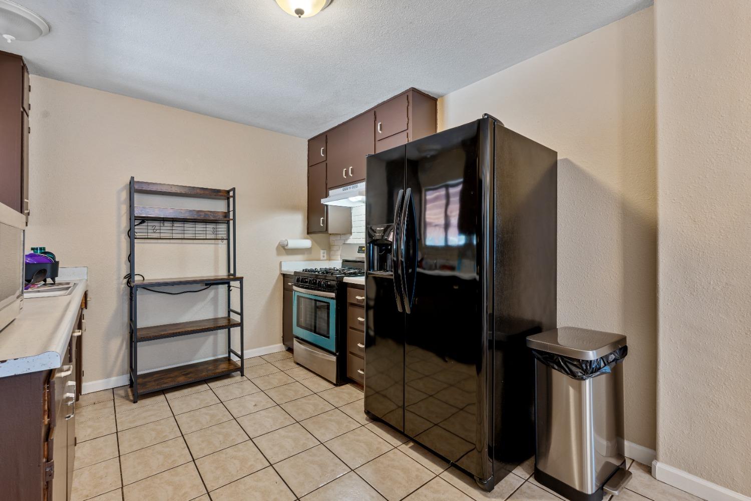 Detail Gallery Image 7 of 20 For 6395 Monica Way, Winton,  CA 95388 - 3 Beds | 1 Baths