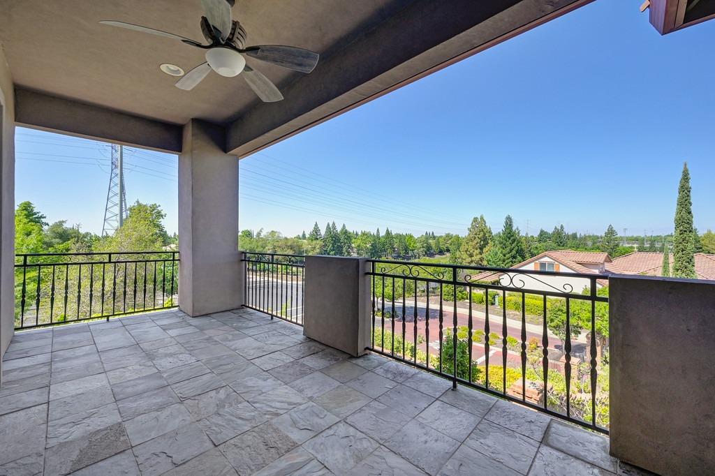 Detail Gallery Image 6 of 36 For 771 Glen Mady Way, Folsom,  CA 95630 - 4 Beds | 4/2 Baths