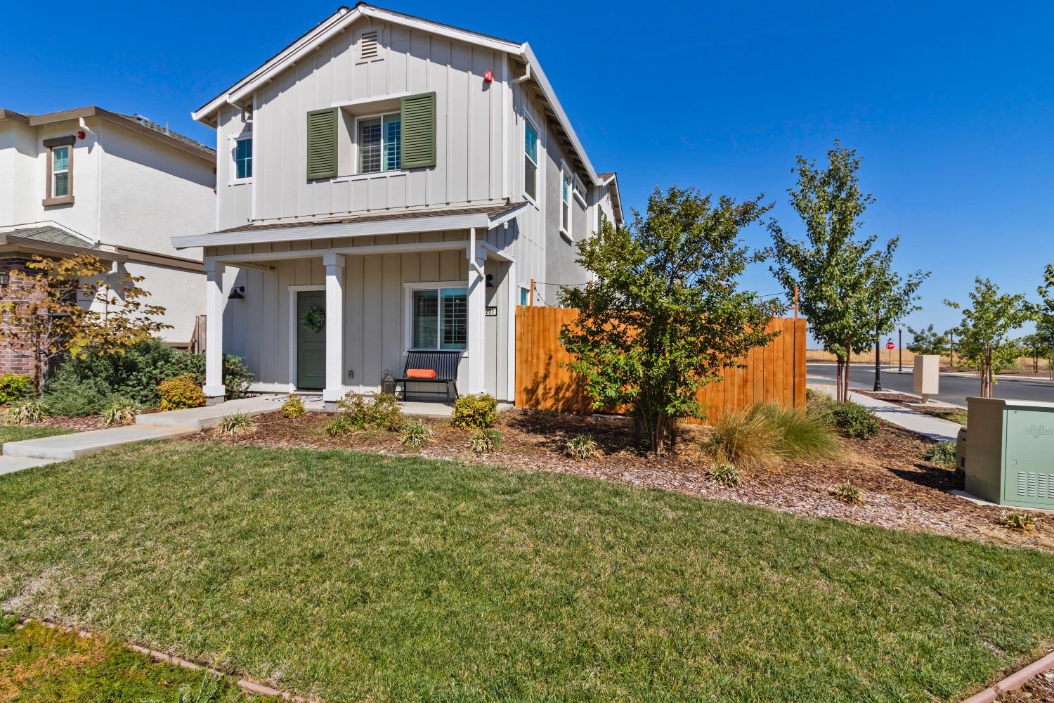 Detail Gallery Image 1 of 1 For 1201 Rojo St, Winters,  CA 95694 - 3 Beds | 2/1 Baths