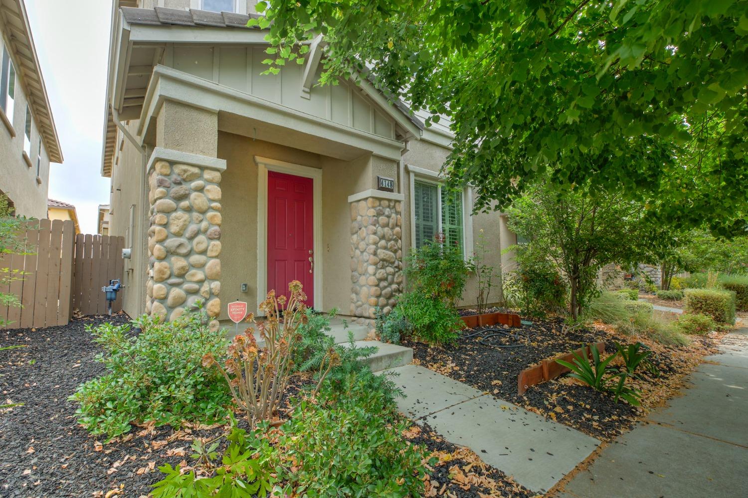 Detail Gallery Image 1 of 28 For 4148 Natomas Central Dr, Sacramento,  CA 95834 - 3 Beds | 2/1 Baths