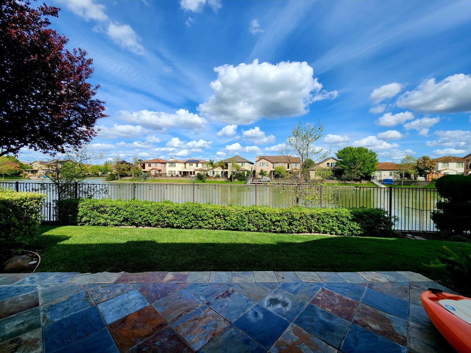 Detail Gallery Image 2 of 38 For 3895 Rollins Ct, West Sacramento,  CA 95691 - 5 Beds | 3/1 Baths