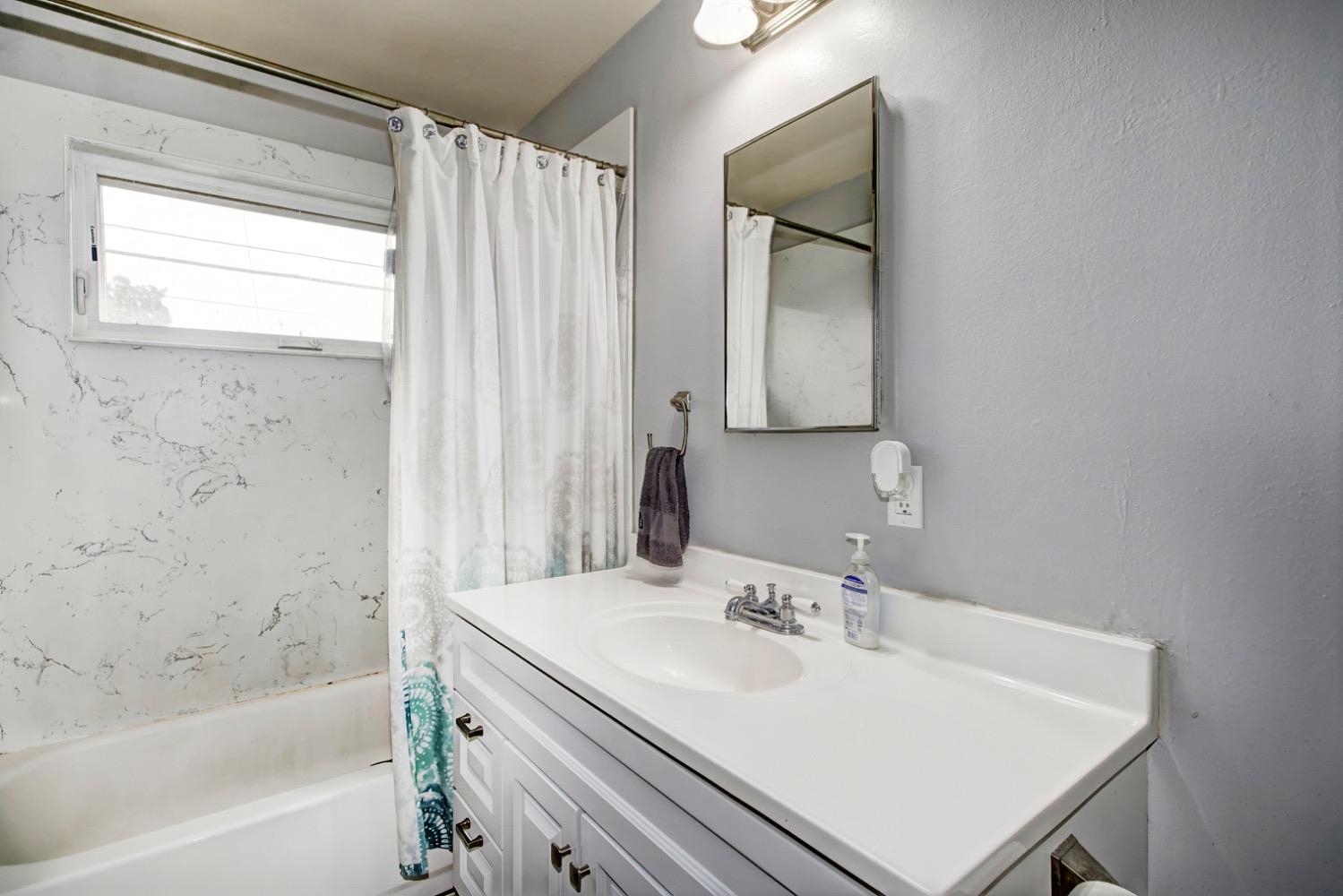 Detail Gallery Image 21 of 31 For 3452 Windsor Dr, Sacramento,  CA 95864 - 3 Beds | 1 Baths