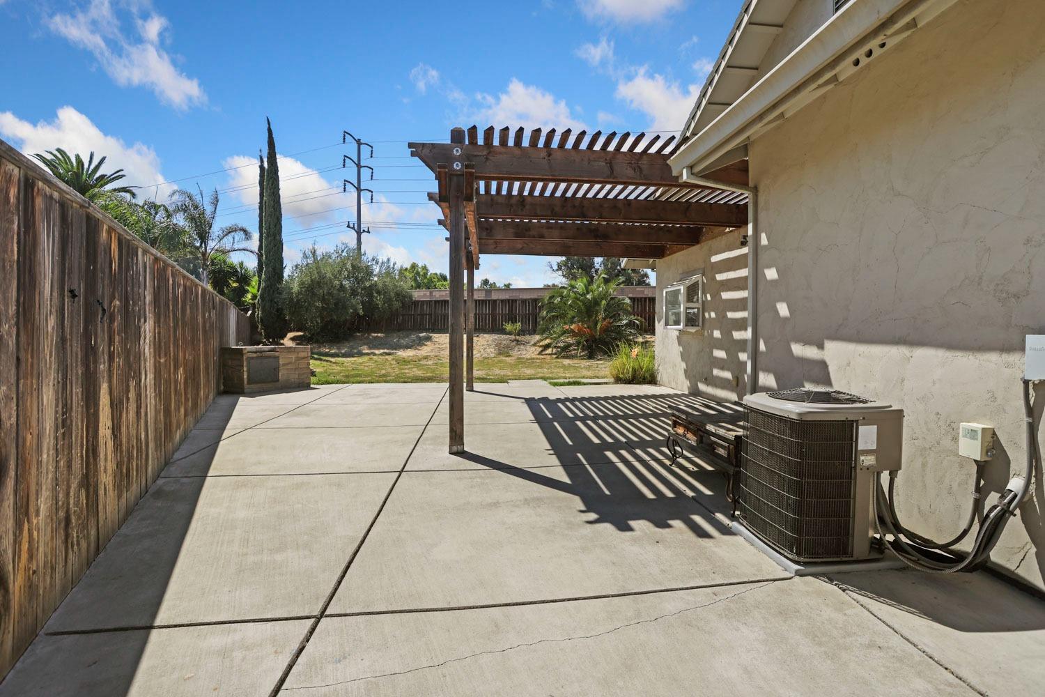 Detail Gallery Image 32 of 43 For 2754 Lost Creek Ct, Stockton,  CA 95207 - 3 Beds | 2 Baths