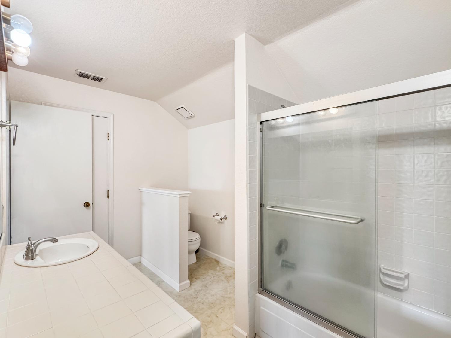 Detail Gallery Image 21 of 33 For 2537 Winsford Ln, Carmichael,  CA 95608 - 3 Beds | 2/1 Baths