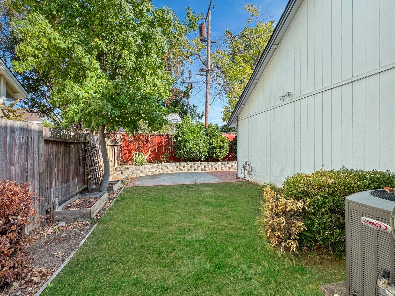 Detail Gallery Image 26 of 33 For 2537 Winsford Ln, Carmichael,  CA 95608 - 3 Beds | 2/1 Baths