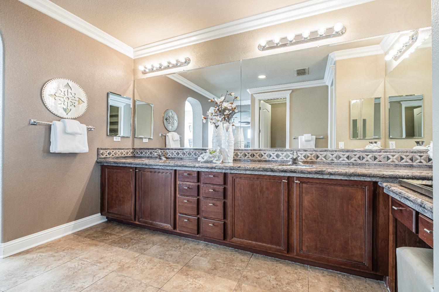 Detail Gallery Image 44 of 74 For 9370 Eagle Springs Pl, Roseville,  CA 95747 - 6 Beds | 4 Baths