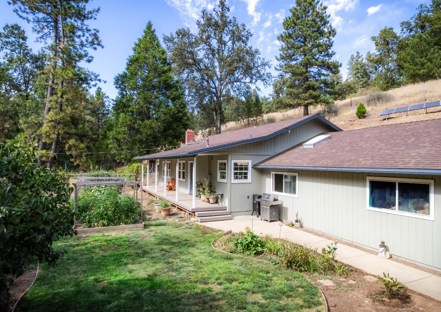 Detail Gallery Image 3 of 60 For 7220 Sly Park Rd, Placerville,  CA 95667 - 3 Beds | 2/1 Baths