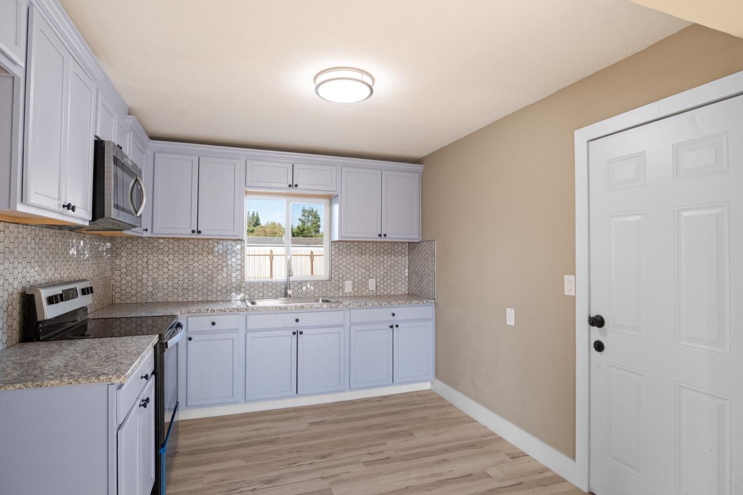 Detail Gallery Image 7 of 21 For 821 S Minaret Ave, Turlock,  CA 95380 - 3 Beds | 1 Baths