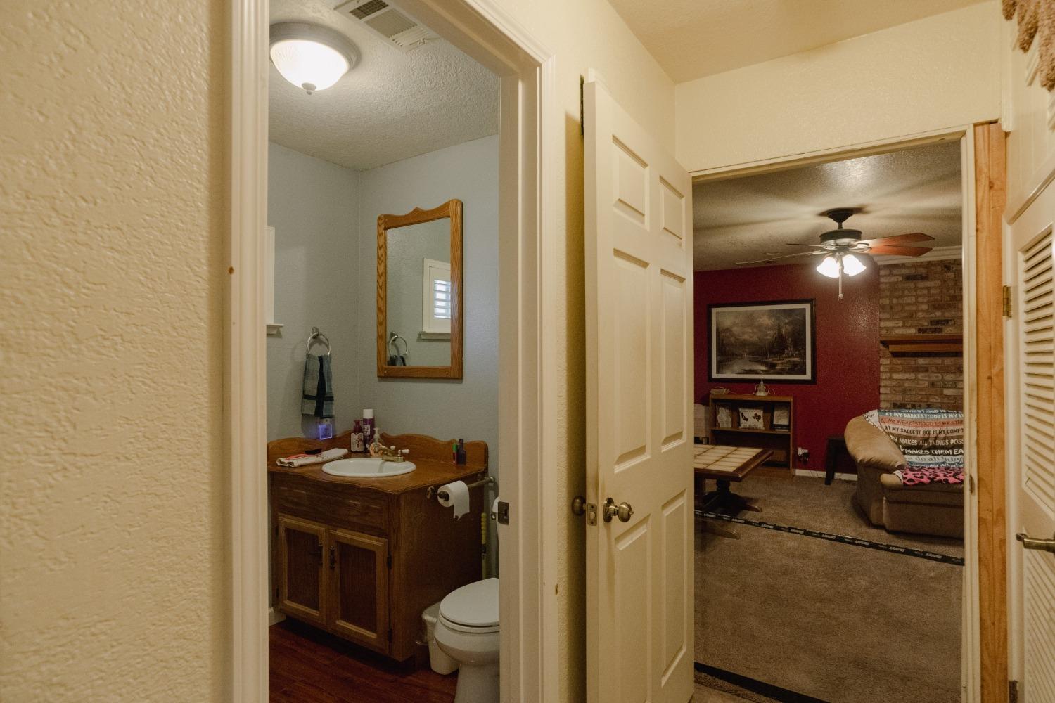 Detail Gallery Image 12 of 46 For 1208 Paseo Verde Dr, Merced,  CA 95348 - 3 Beds | 2/1 Baths