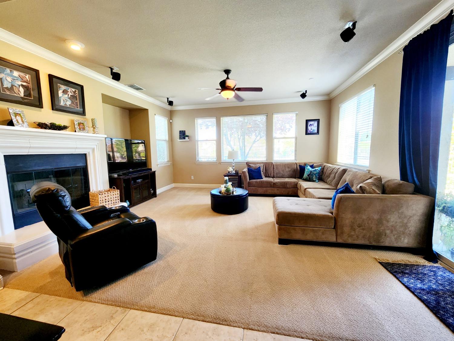 Detail Gallery Image 14 of 38 For 3895 Rollins Ct, West Sacramento,  CA 95691 - 5 Beds | 3/1 Baths