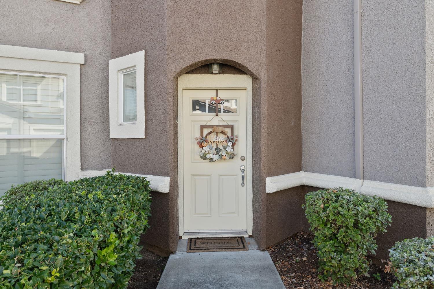 Detail Gallery Image 1 of 1 For 5537 Tares Cir, Elk Grove,  CA 95757 - 2 Beds | 2 Baths