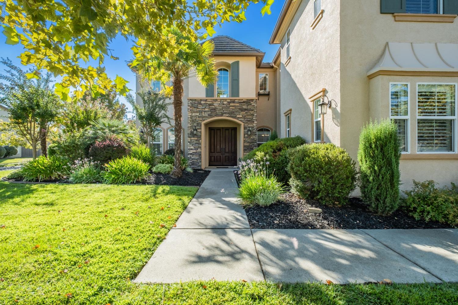 Detail Gallery Image 4 of 74 For 9370 Eagle Springs Pl, Roseville,  CA 95747 - 6 Beds | 4 Baths