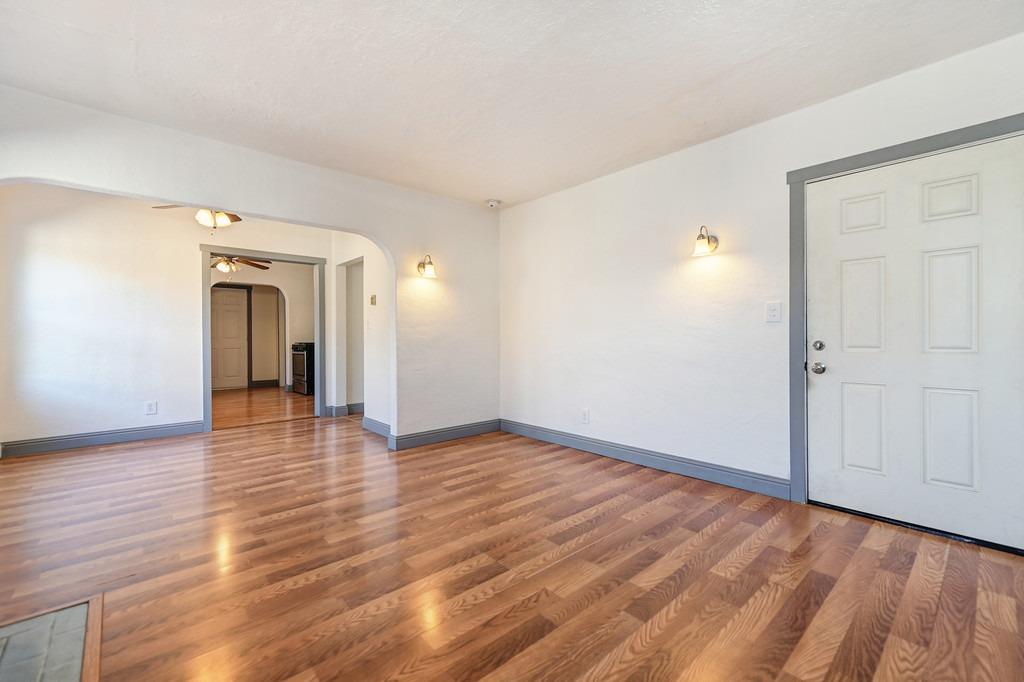 Detail Gallery Image 6 of 28 For 4740 Roosevelt Ave, Sacramento,  CA 95820 - 2 Beds | 1/1 Baths