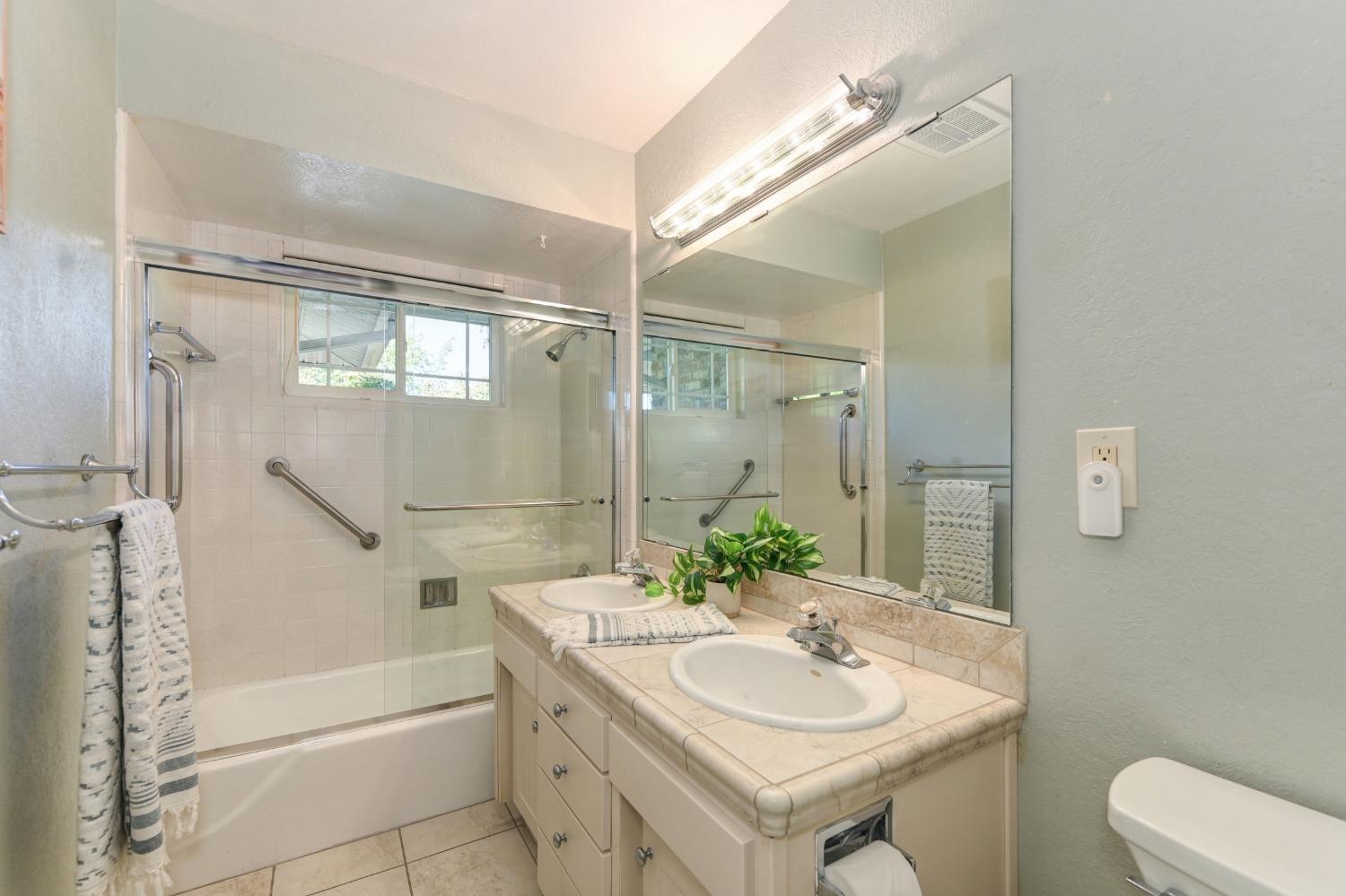 Detail Gallery Image 29 of 63 For 8460 Laurel Ln, Granite Bay,  CA 95746 - 3 Beds | 2/1 Baths