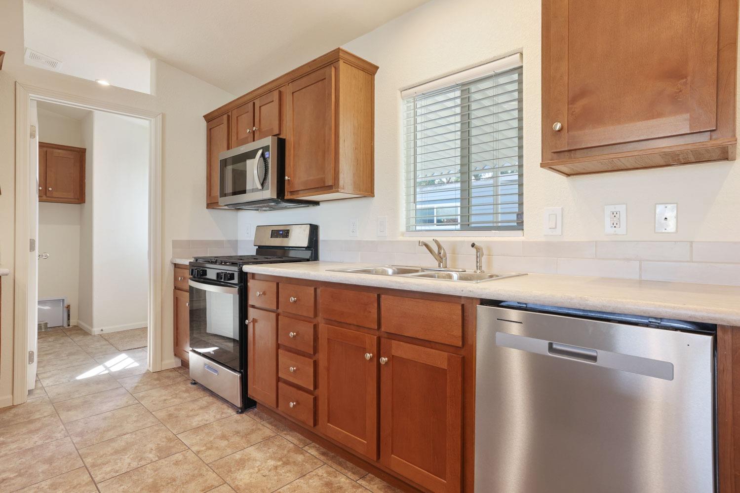 Detail Gallery Image 16 of 25 For 5040 Jackson St 23, North Highlands,  CA 95660 - 3 Beds | 2 Baths