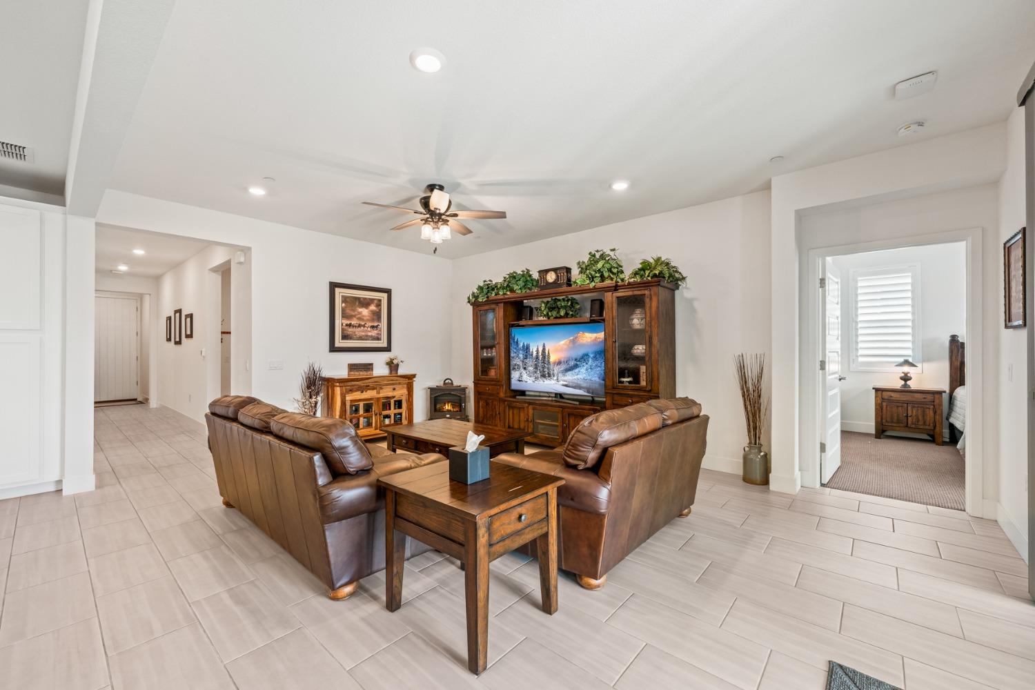 Detail Gallery Image 5 of 43 For 5041 Hemisphere Ln, Roseville,  CA 95747 - 2 Beds | 2 Baths