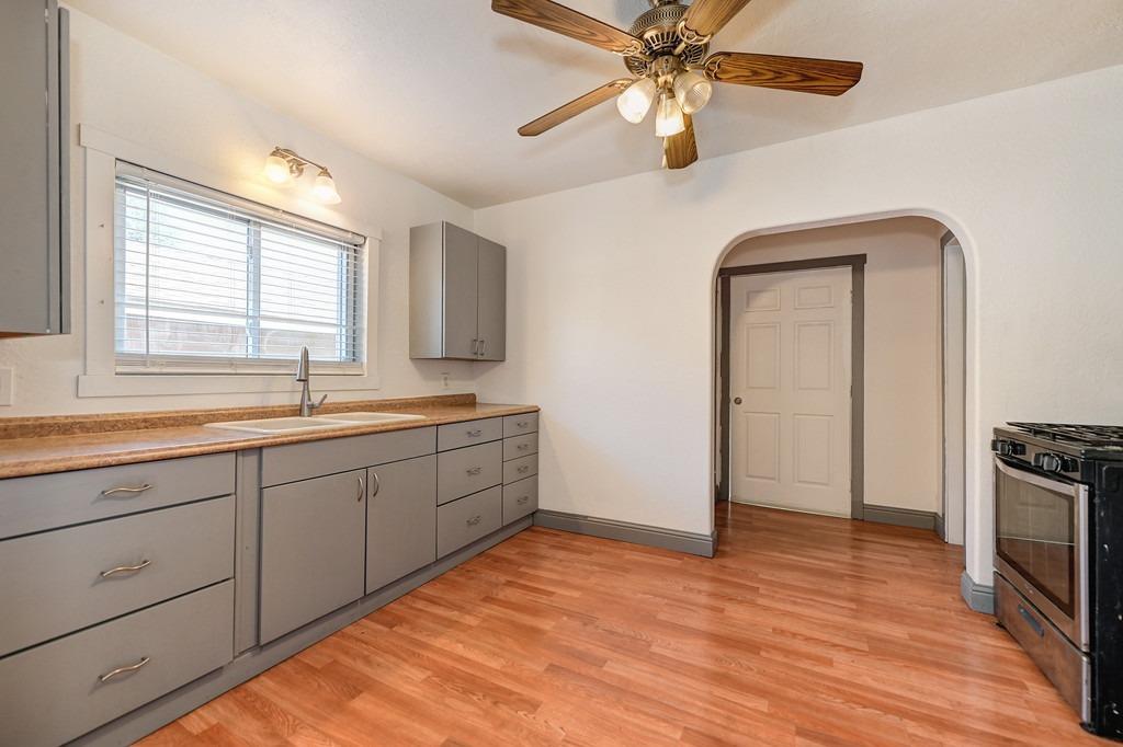 Detail Gallery Image 10 of 28 For 4740 Roosevelt Ave, Sacramento,  CA 95820 - 2 Beds | 1/1 Baths