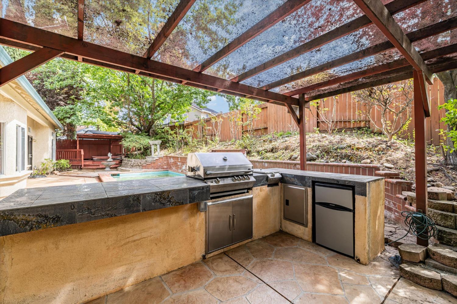 Detail Gallery Image 36 of 39 For 100 Hesiler Ct, Folsom,  CA 95630 - 4 Beds | 2 Baths