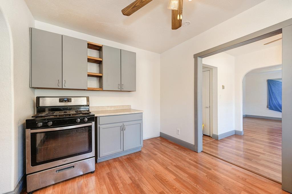 Detail Gallery Image 11 of 28 For 4740 Roosevelt Ave, Sacramento,  CA 95820 - 2 Beds | 1/1 Baths