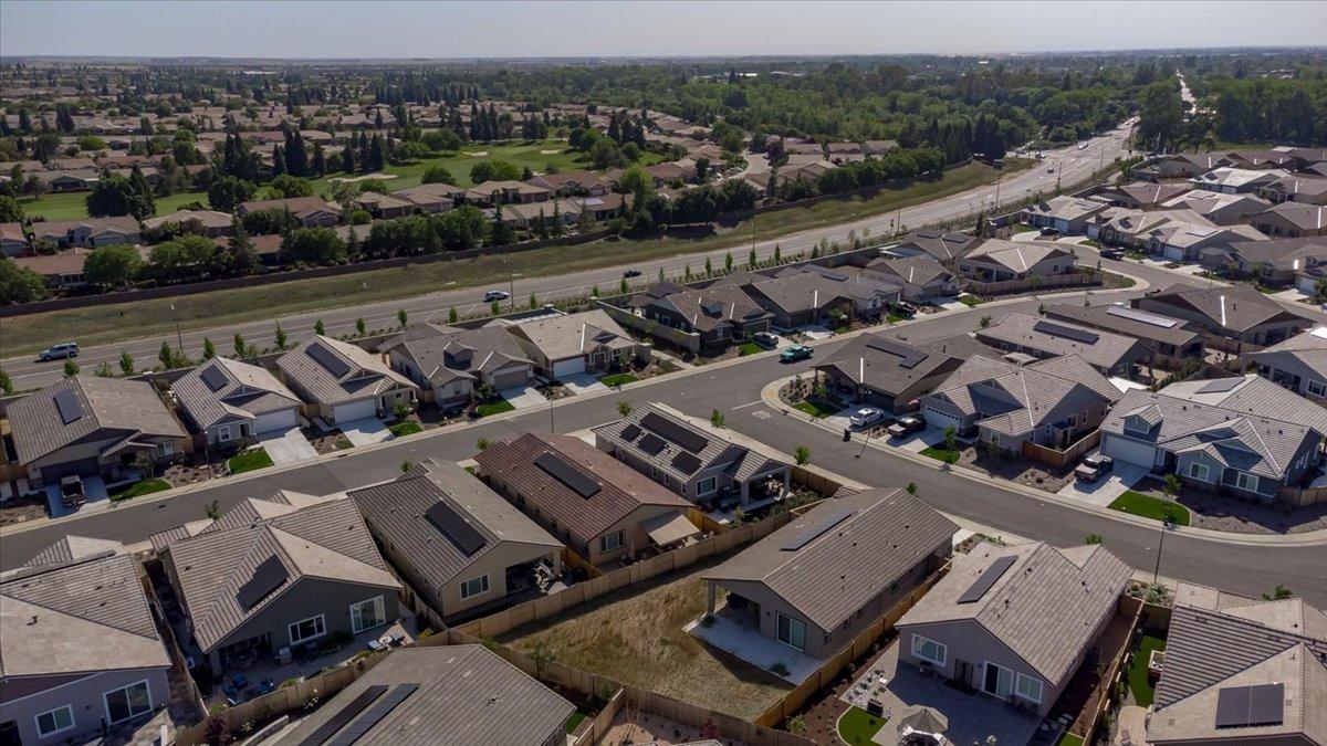 Detail Gallery Image 42 of 43 For 1639 Carson River Loop, Lincoln,  CA 95648 - 2 Beds | 2 Baths