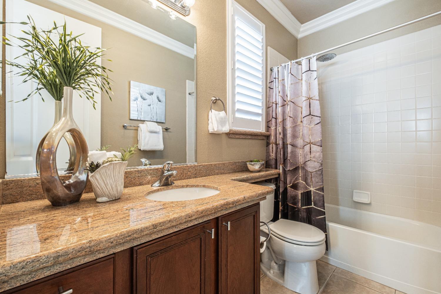 Detail Gallery Image 26 of 74 For 9370 Eagle Springs Pl, Roseville,  CA 95747 - 6 Beds | 4 Baths