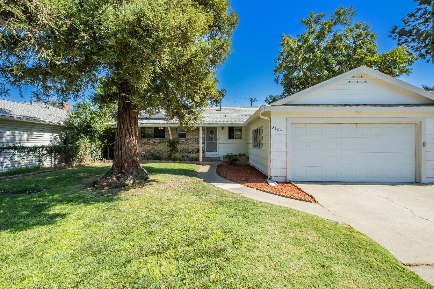 Detail Gallery Image 1 of 1 For 2704 Northview Dr, Sacramento,  CA 95833 - 3 Beds | 2 Baths