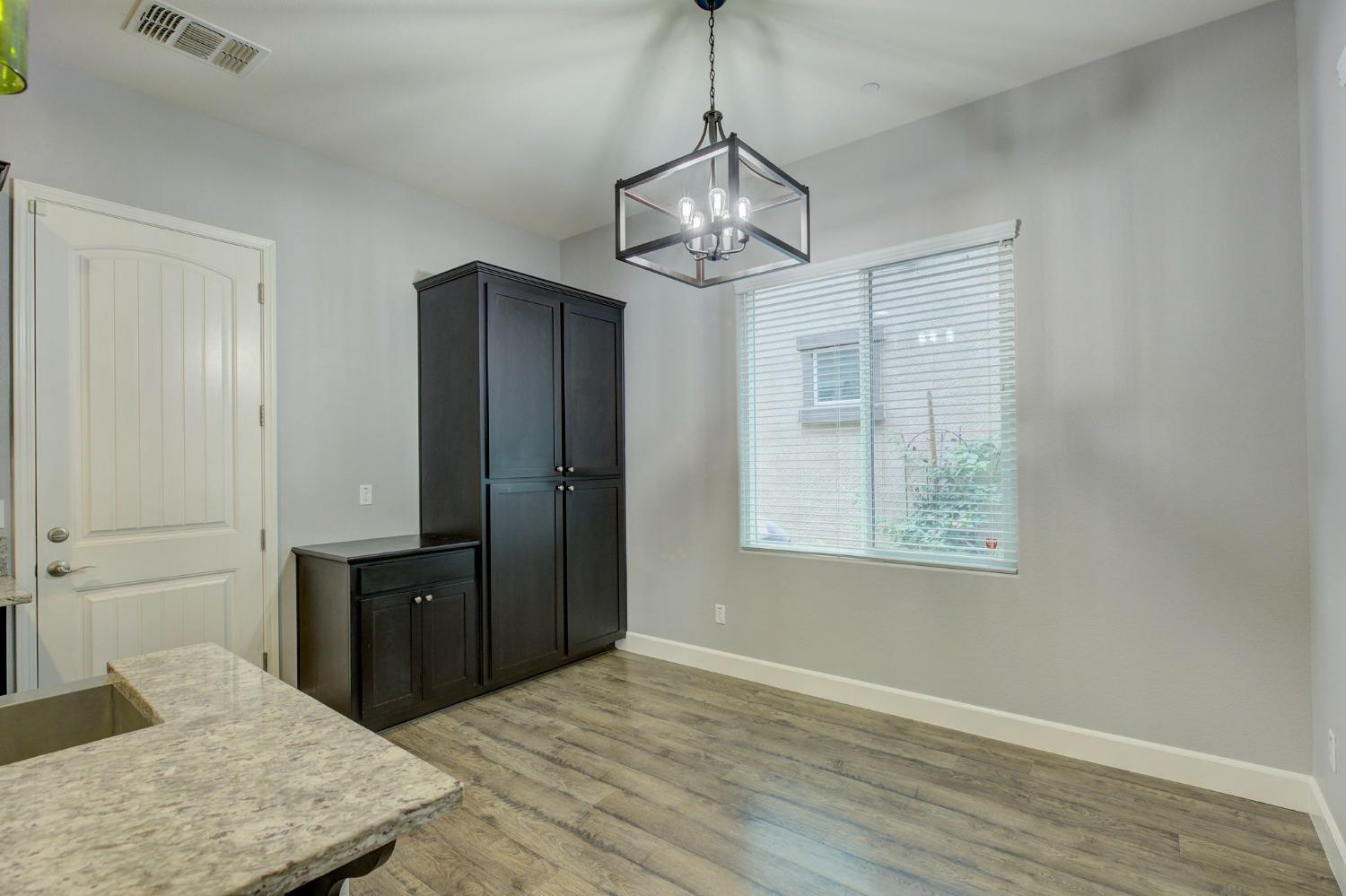 Detail Gallery Image 12 of 28 For 4148 Natomas Central Dr, Sacramento,  CA 95834 - 3 Beds | 2/1 Baths