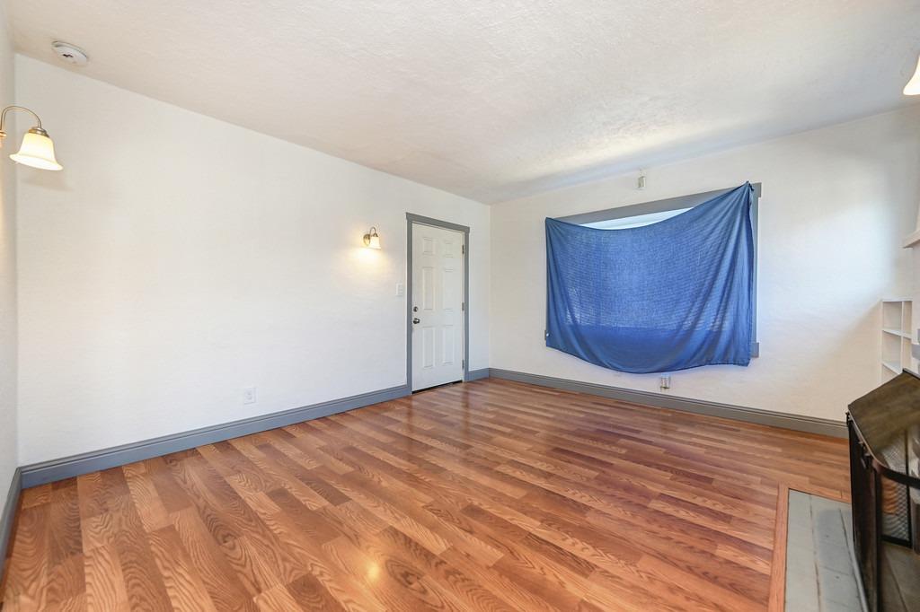 Detail Gallery Image 7 of 28 For 4740 Roosevelt Ave, Sacramento,  CA 95820 - 2 Beds | 1/1 Baths