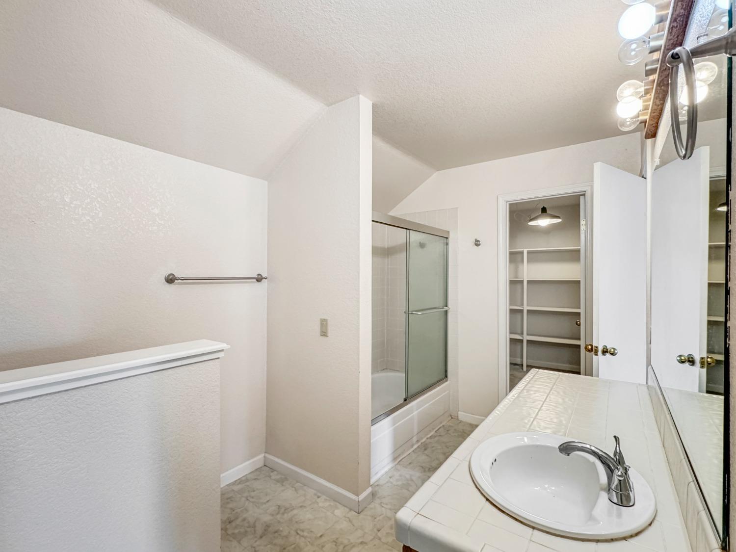 Detail Gallery Image 22 of 33 For 2537 Winsford Ln, Carmichael,  CA 95608 - 3 Beds | 2/1 Baths