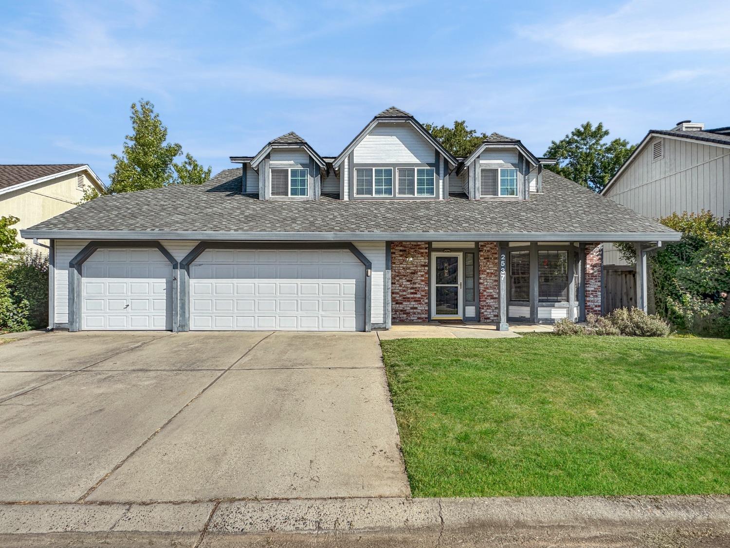 Detail Gallery Image 2 of 33 For 2537 Winsford Ln, Carmichael,  CA 95608 - 3 Beds | 2/1 Baths