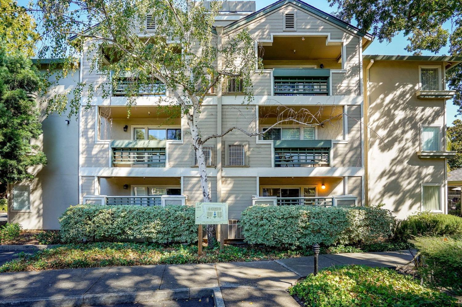 Detail Gallery Image 3 of 25 For 2560 Oak Rd #125,  Walnut Creek,  CA 94597 - 2 Beds | 2 Baths