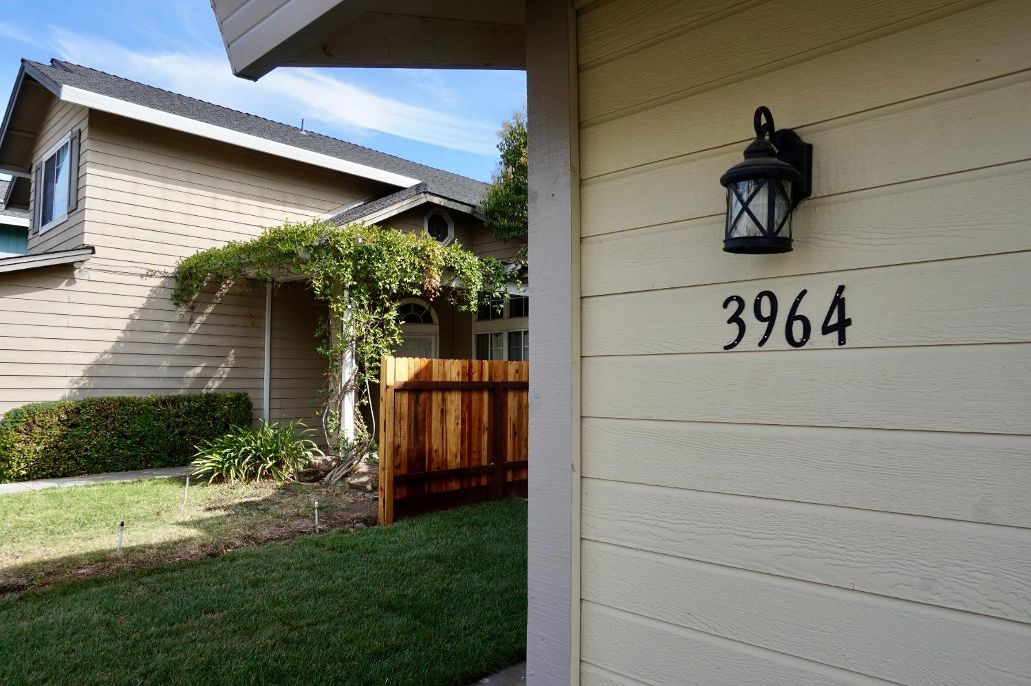 Detail Gallery Image 3 of 31 For 3964 Grey Livery Way, Antelope,  CA 95843 - 4 Beds | 2/1 Baths