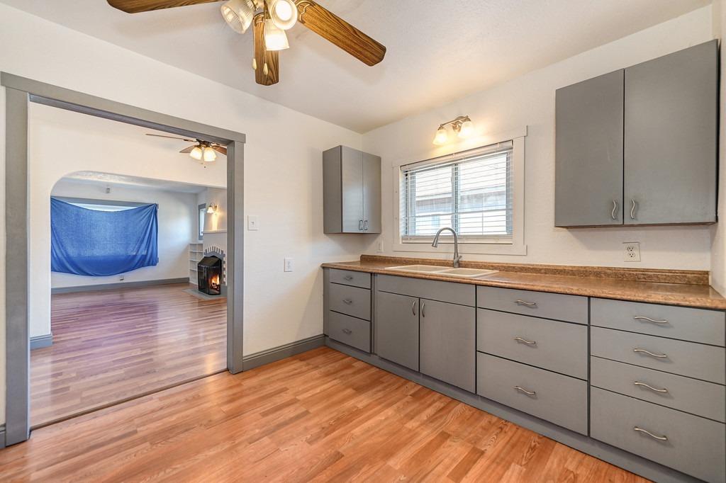 Detail Gallery Image 12 of 28 For 4740 Roosevelt Ave, Sacramento,  CA 95820 - 2 Beds | 1/1 Baths