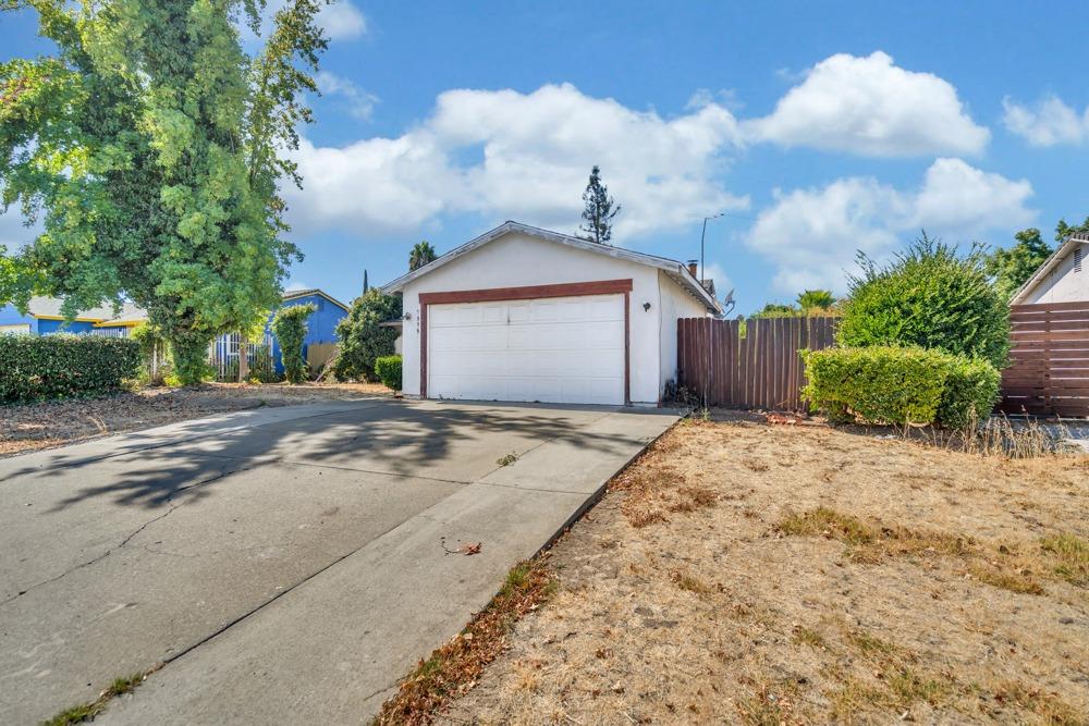 Detail Gallery Image 1 of 1 For 7898 Center Pkwy, Sacramento,  CA 95823 - 4 Beds | 2 Baths