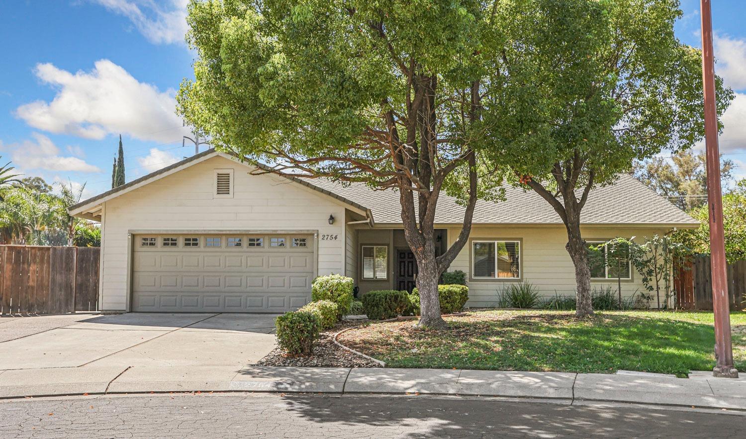 Detail Gallery Image 1 of 43 For 2754 Lost Creek Ct, Stockton,  CA 95207 - 3 Beds | 2 Baths