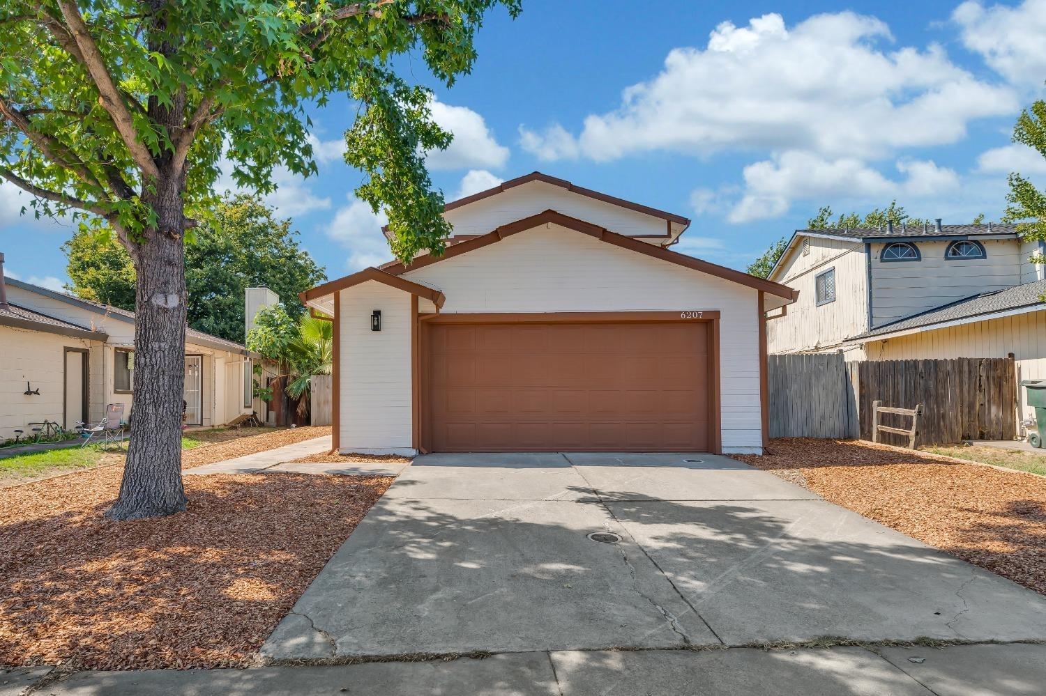 Detail Gallery Image 1 of 38 For 6207 Stacy Ave, Sacramento,  CA 95823 - 4 Beds | 2 Baths