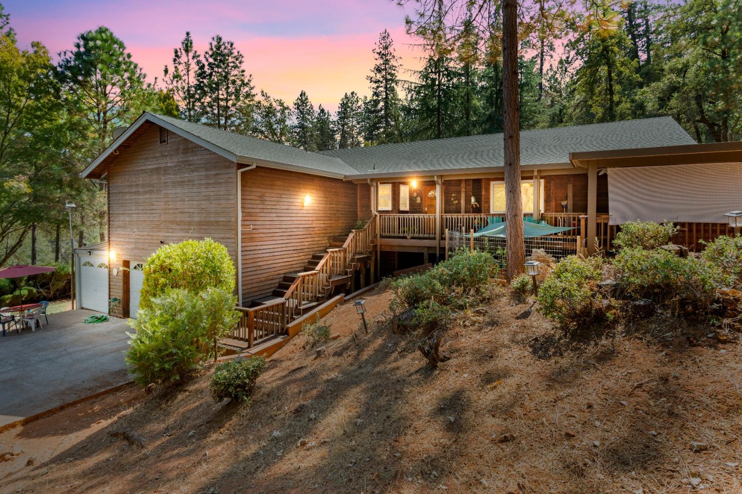 Detail Gallery Image 1 of 28 For 15904 Annie Dr, Grass Valley,  CA 95949 - 3 Beds | 2 Baths