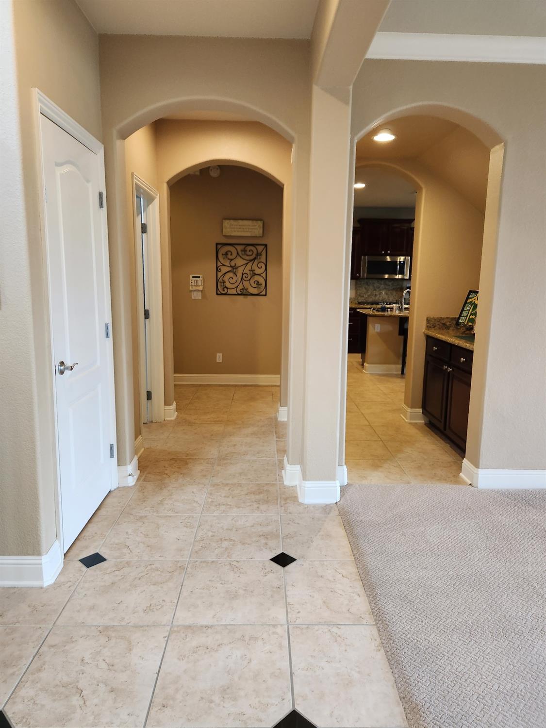 Detail Gallery Image 12 of 38 For 3895 Rollins Ct, West Sacramento,  CA 95691 - 5 Beds | 3/1 Baths