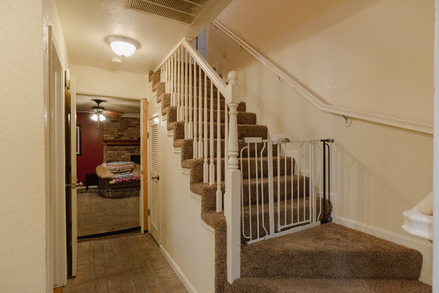 Detail Gallery Image 4 of 46 For 1208 Paseo Verde Dr, Merced,  CA 95348 - 3 Beds | 2/1 Baths