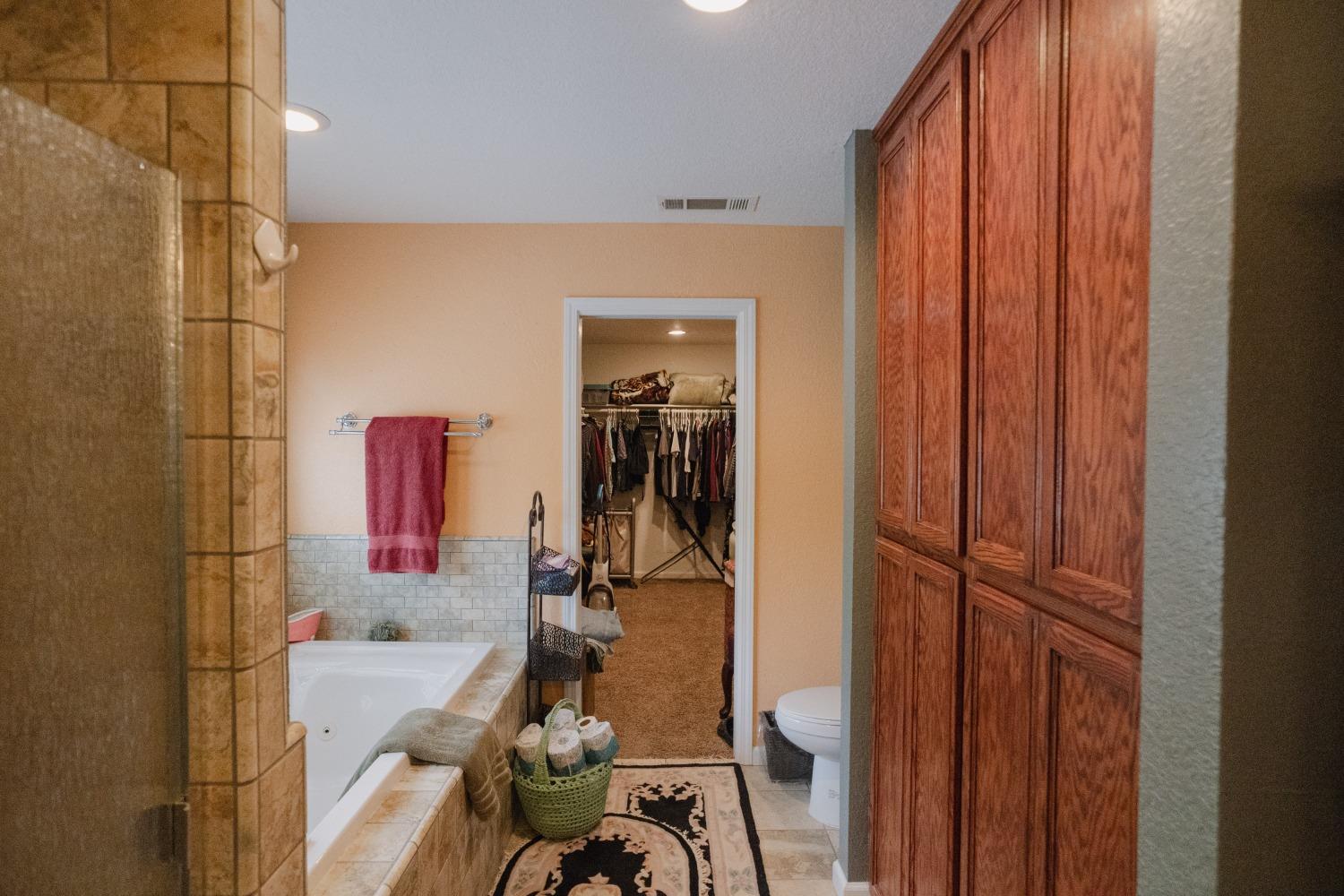 Detail Gallery Image 29 of 46 For 1208 Paseo Verde Dr, Merced,  CA 95348 - 3 Beds | 2/1 Baths