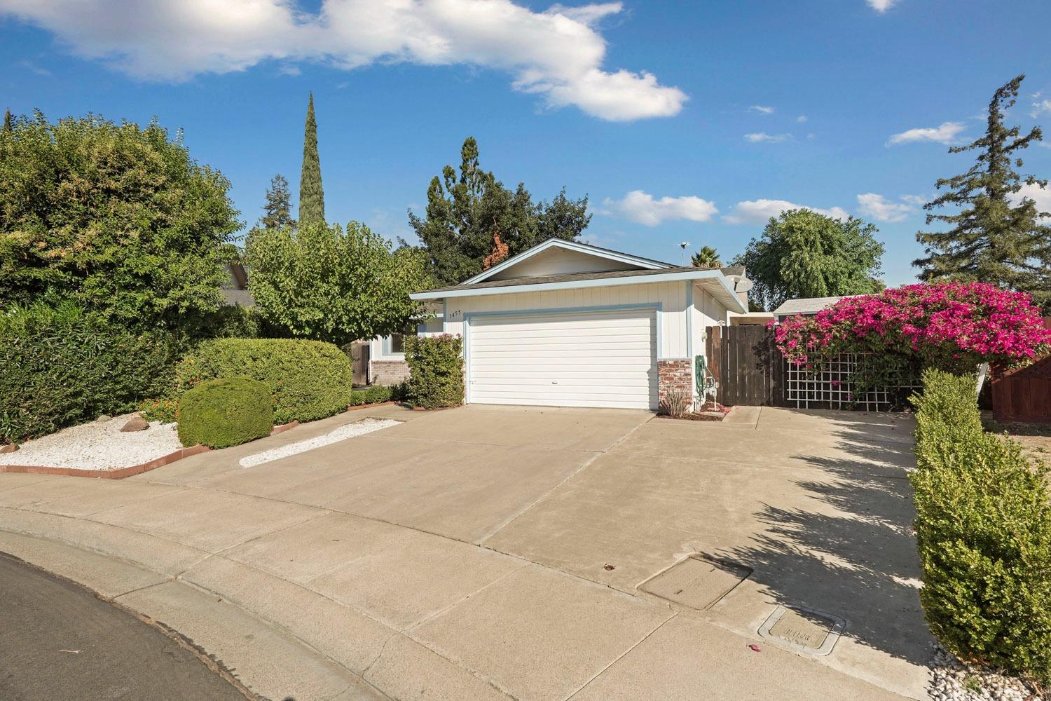 Detail Gallery Image 2 of 52 For 1455 W Driftwood Way, Manteca,  CA 95337 - 4 Beds | 2 Baths